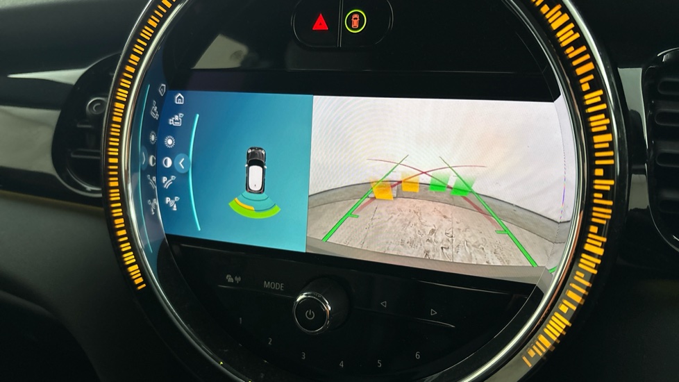 MINI HATCHBACK reverse camera