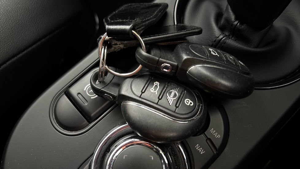 MINI HATCHBACK 2 keys