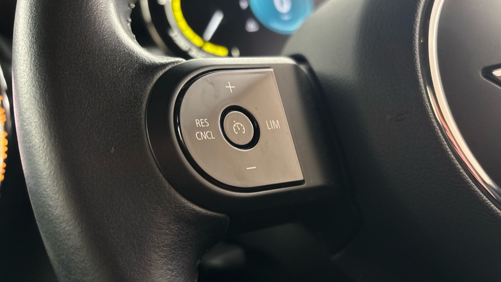 MINI HATCHBACK cruise control