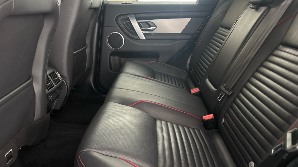 LAND ROVER DISCOVERY SPORT Image 14