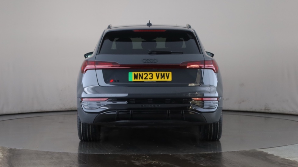 AUDI Q8 Image 4