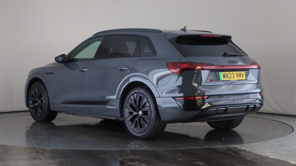 AUDI Q8 Image 3