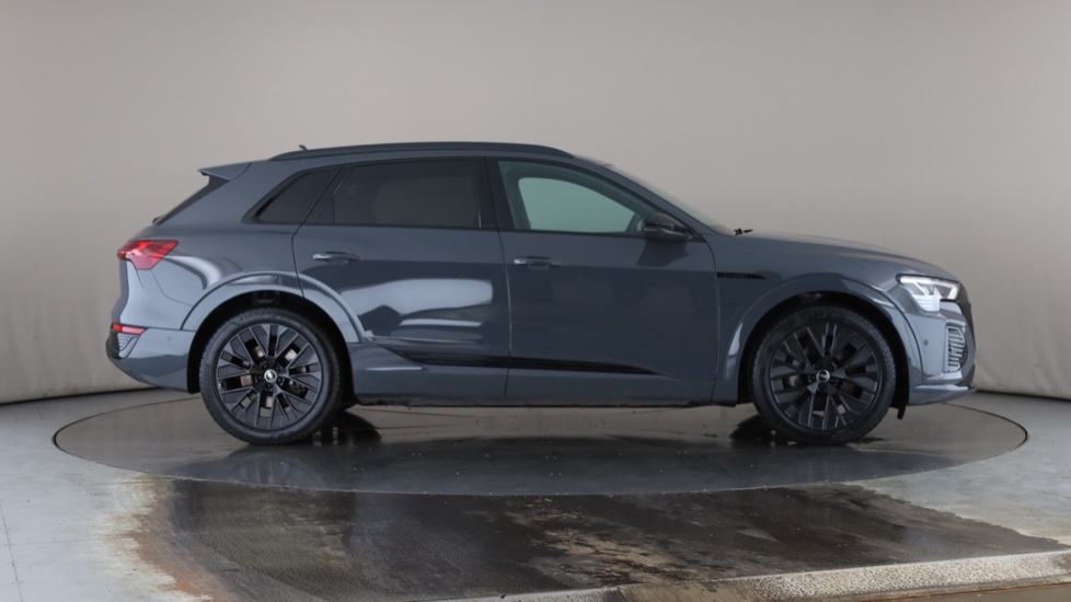 AUDI Q8 Image 6