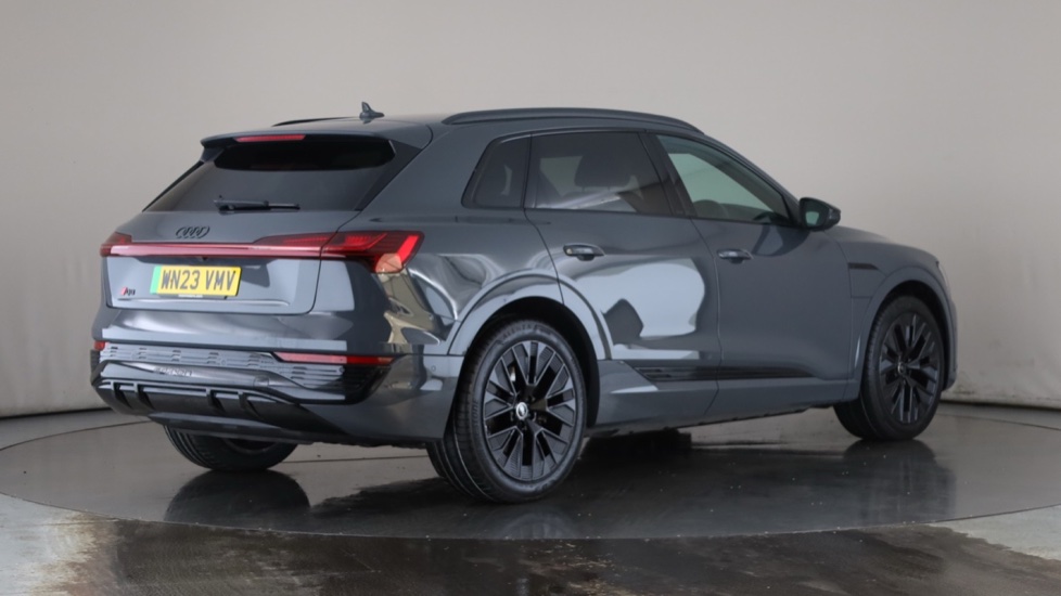 AUDI Q8 Image 5