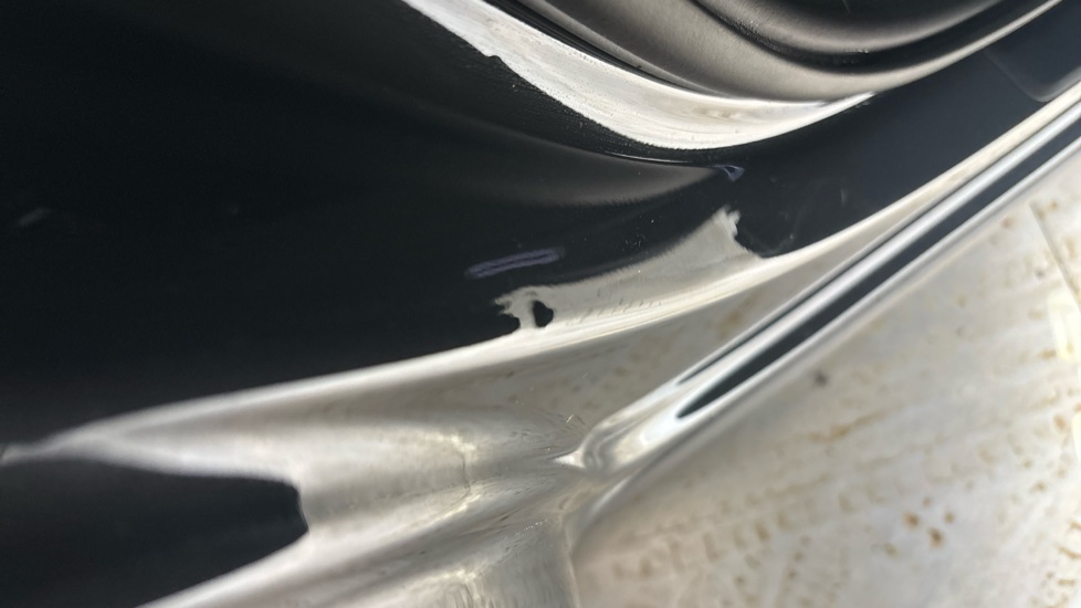 AUDI Q8 dents
