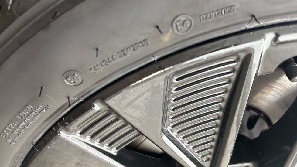 AUDI Q8 scuff