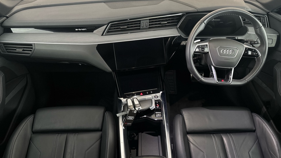 AUDI Q8 Image 11
