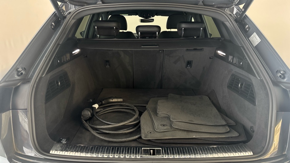 AUDI Q8 Image 15