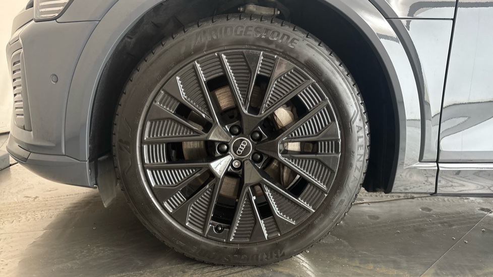 AUDI Q8 Image 17