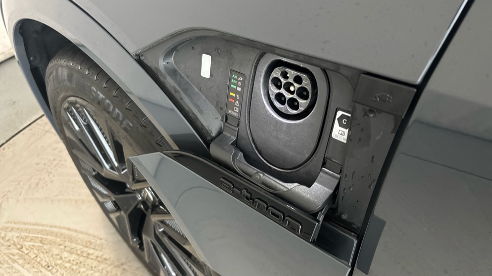 AUDI Q8 Image 21