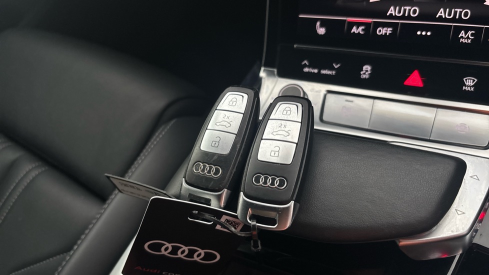AUDI Q8 2 keys available