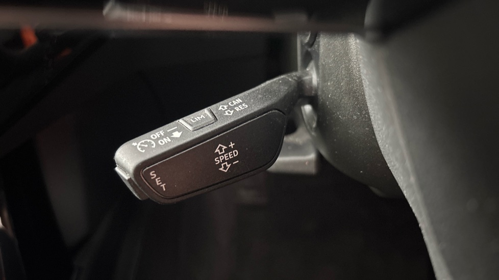 AUDI Q8 Cruise control