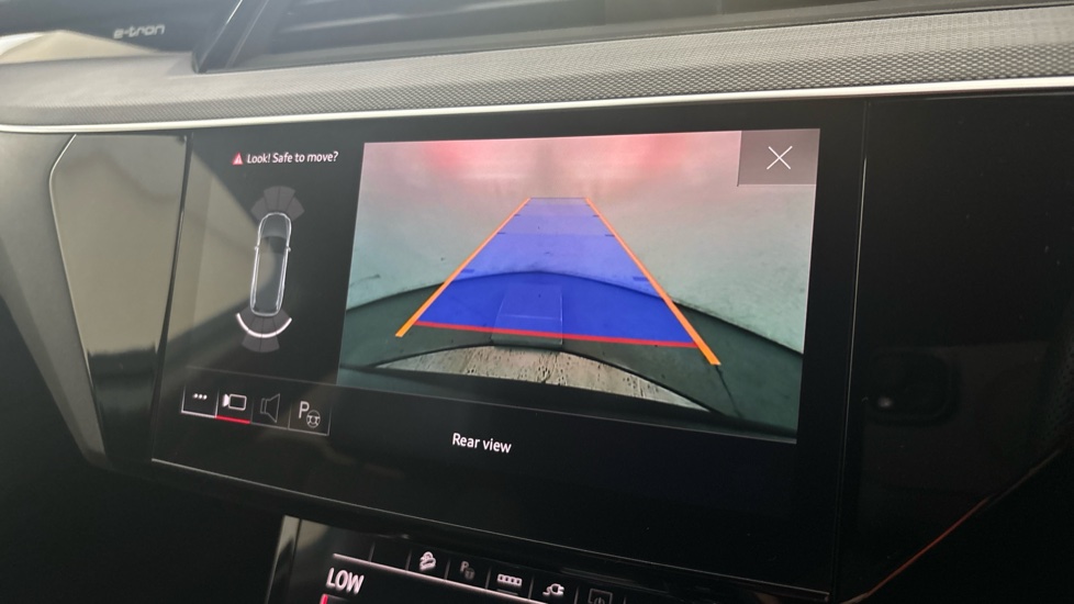 AUDI Q8 Reverse camera