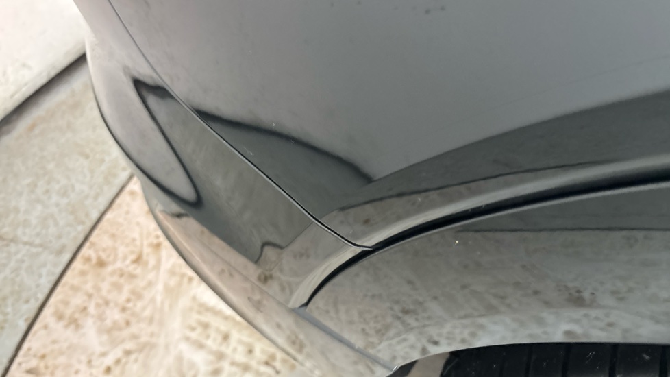 AUDI E-TRON dent