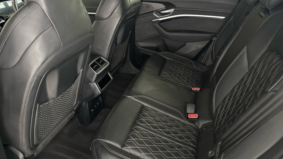 AUDI E-TRON Image 14