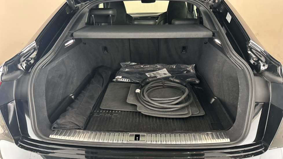 AUDI E-TRON Image 15