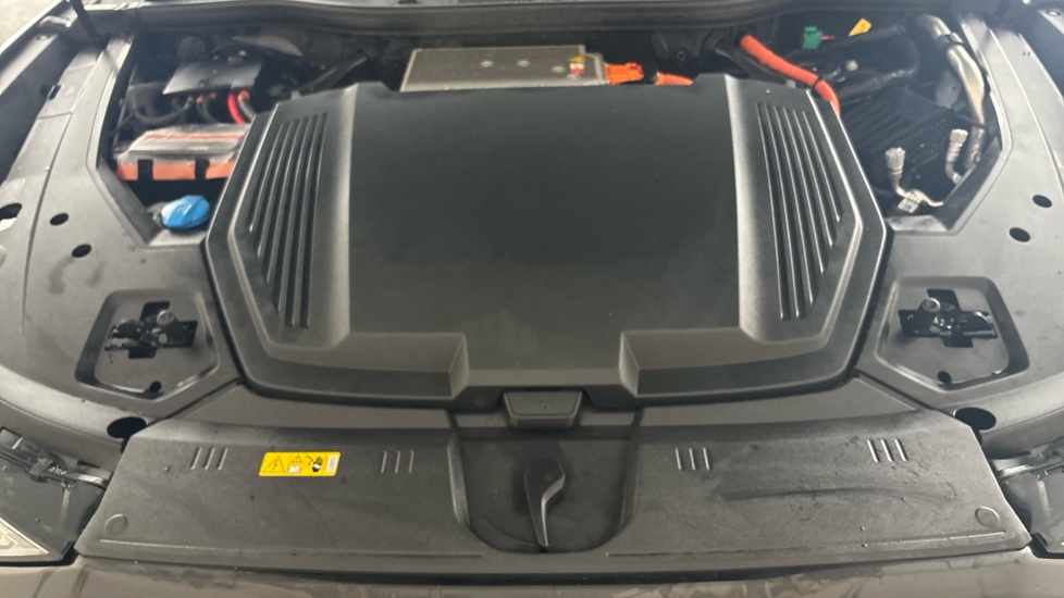 AUDI E-TRON Image 16