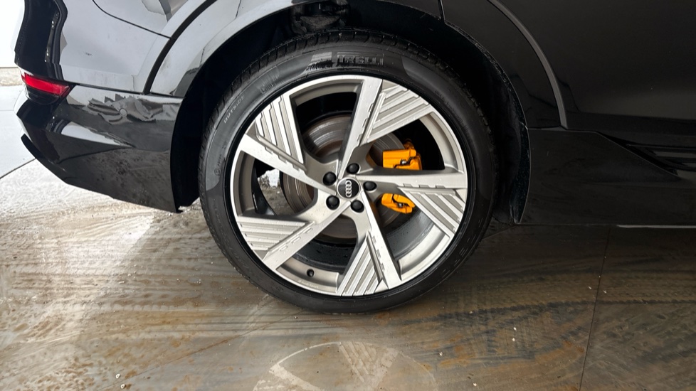 AUDI E-TRON Image 19