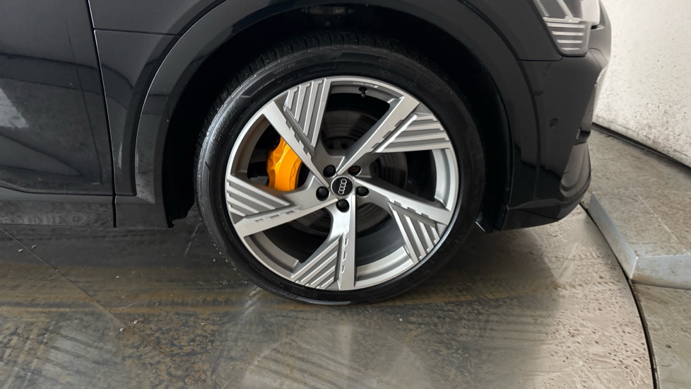 AUDI E-TRON Image 20