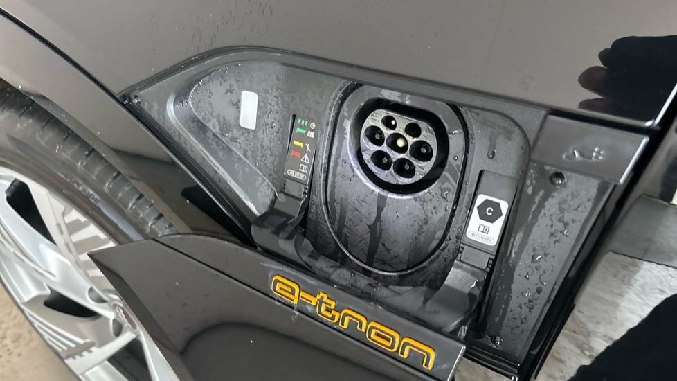 AUDI E-TRON Image 21