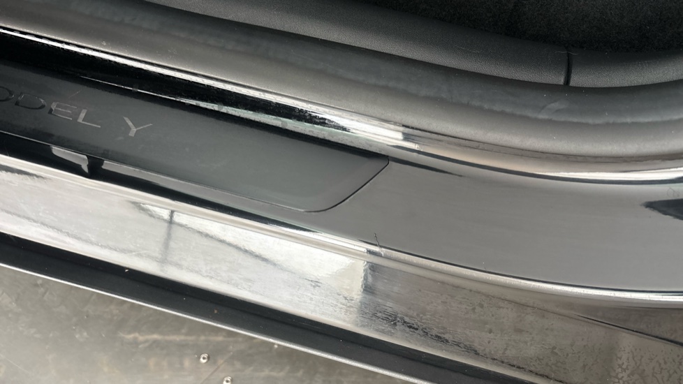 TESLA MODEL Y HATCHBACK Long Range AWD 5dr Auto
