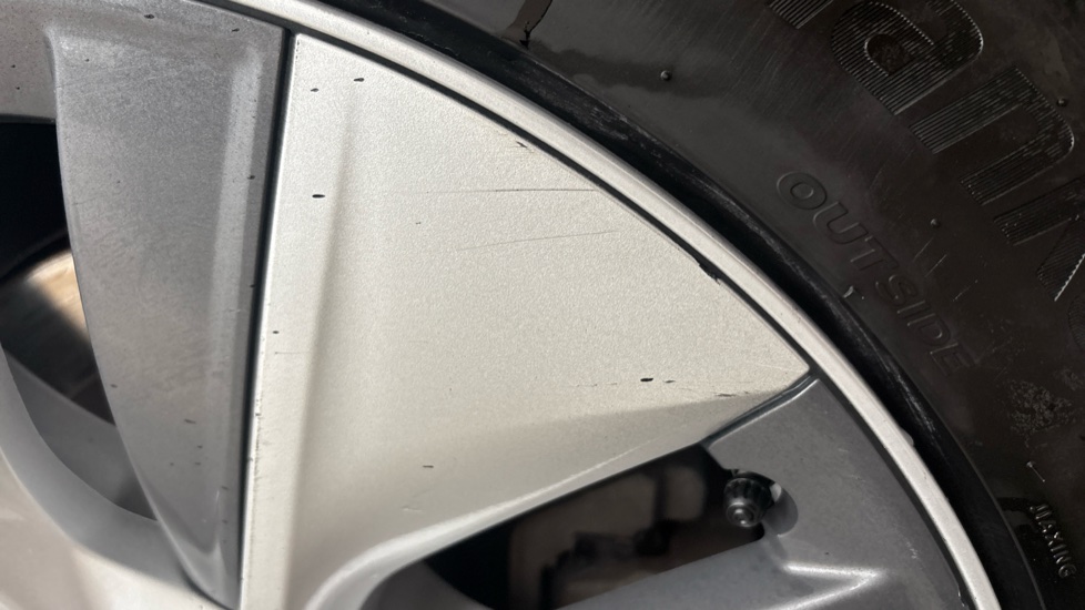 TESLA MODEL Y HATCHBACK Long Range AWD 5dr Auto