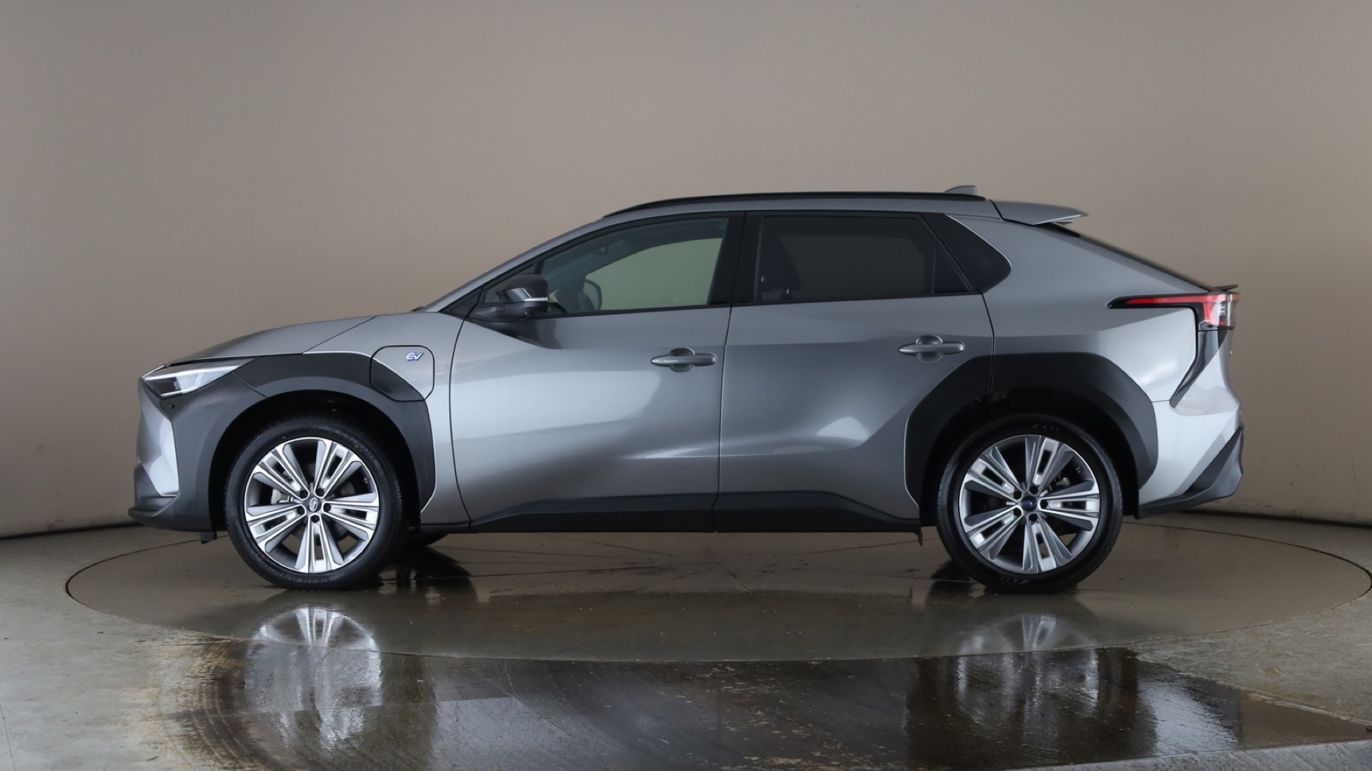 4058609 150kW Touring 71.4kWh 5dr Auto AWD