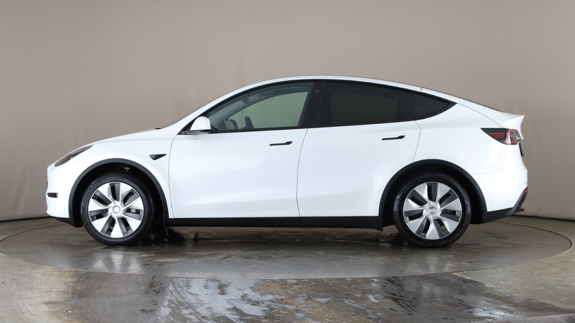 4060146 RWD 5dr Auto