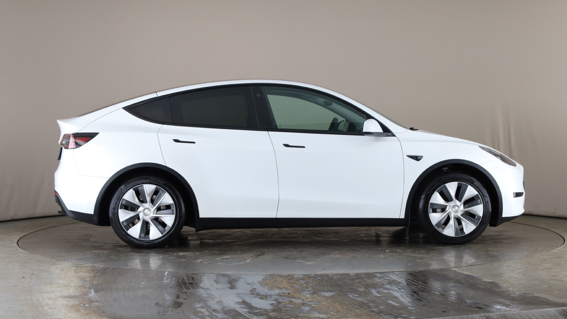 4060146 RWD 5dr Auto