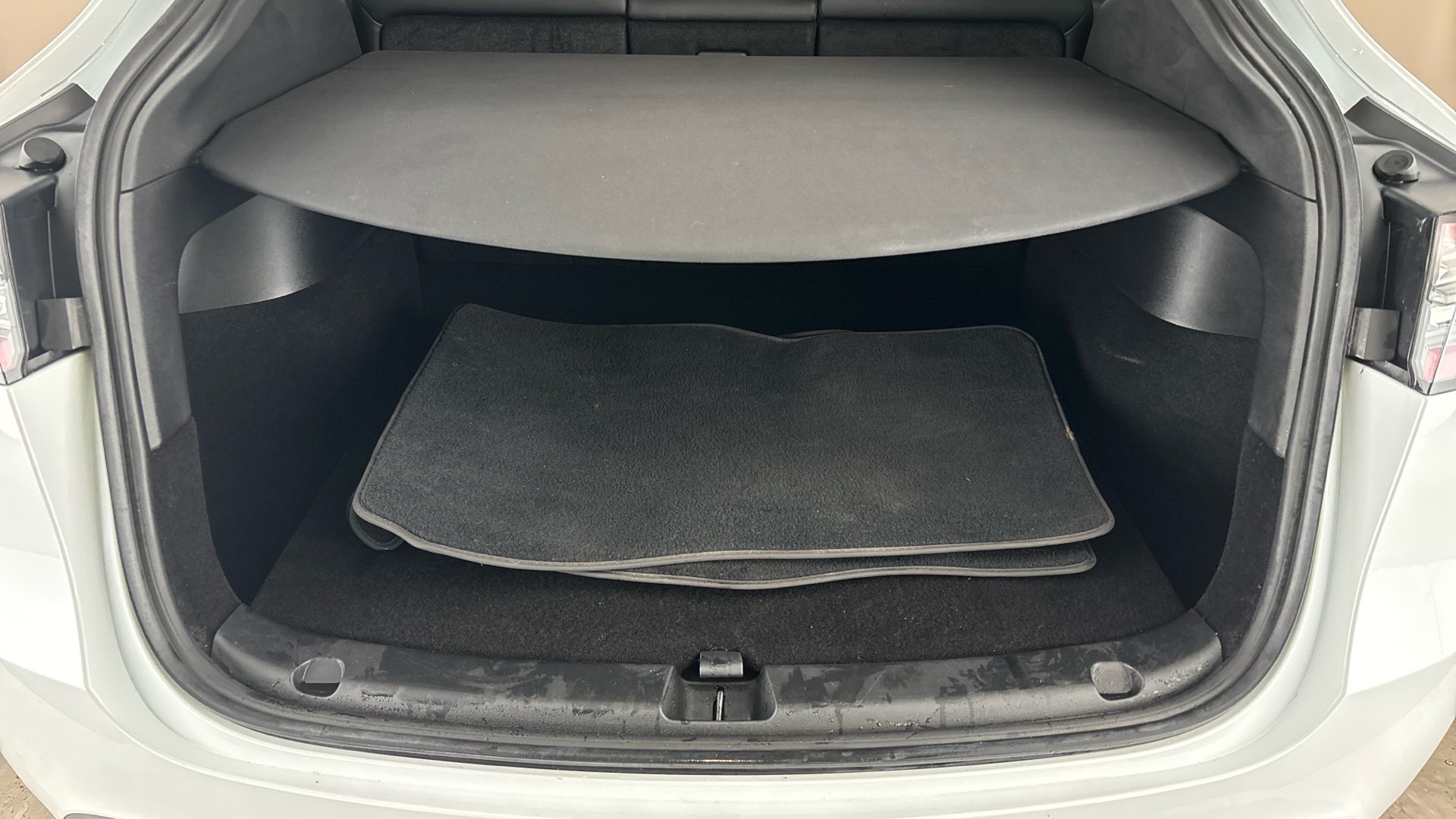 4060146 RWD 5dr Auto