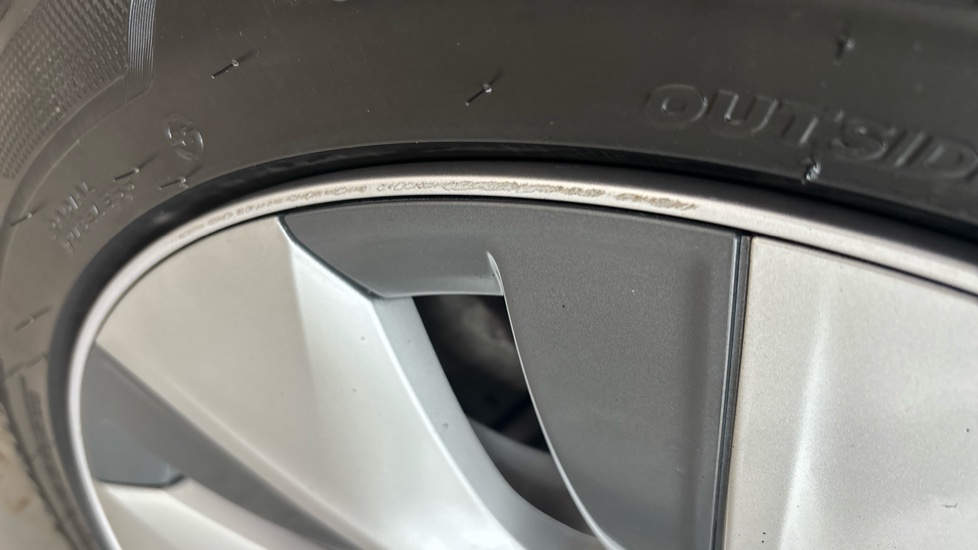 TESLA MODEL Y Scuff
