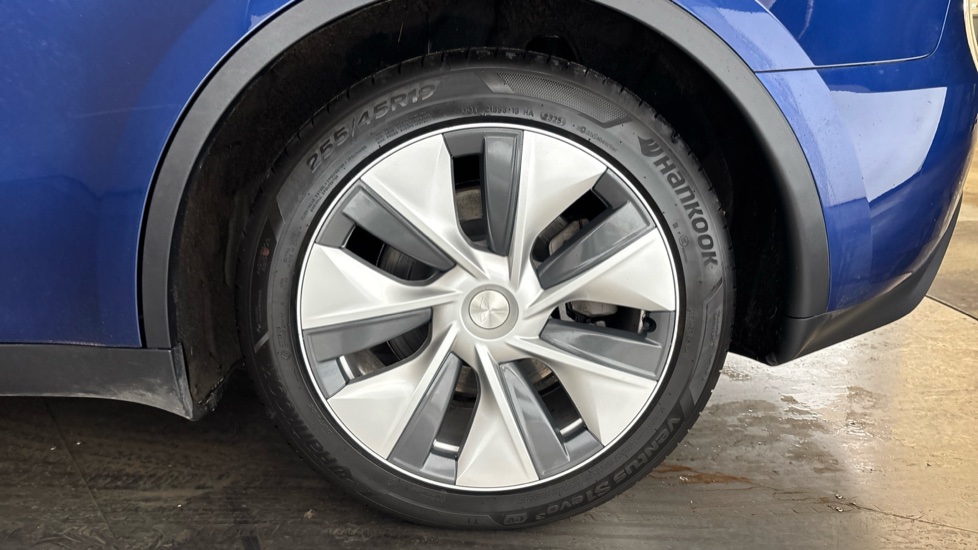 TESLA MODEL Y Image 18