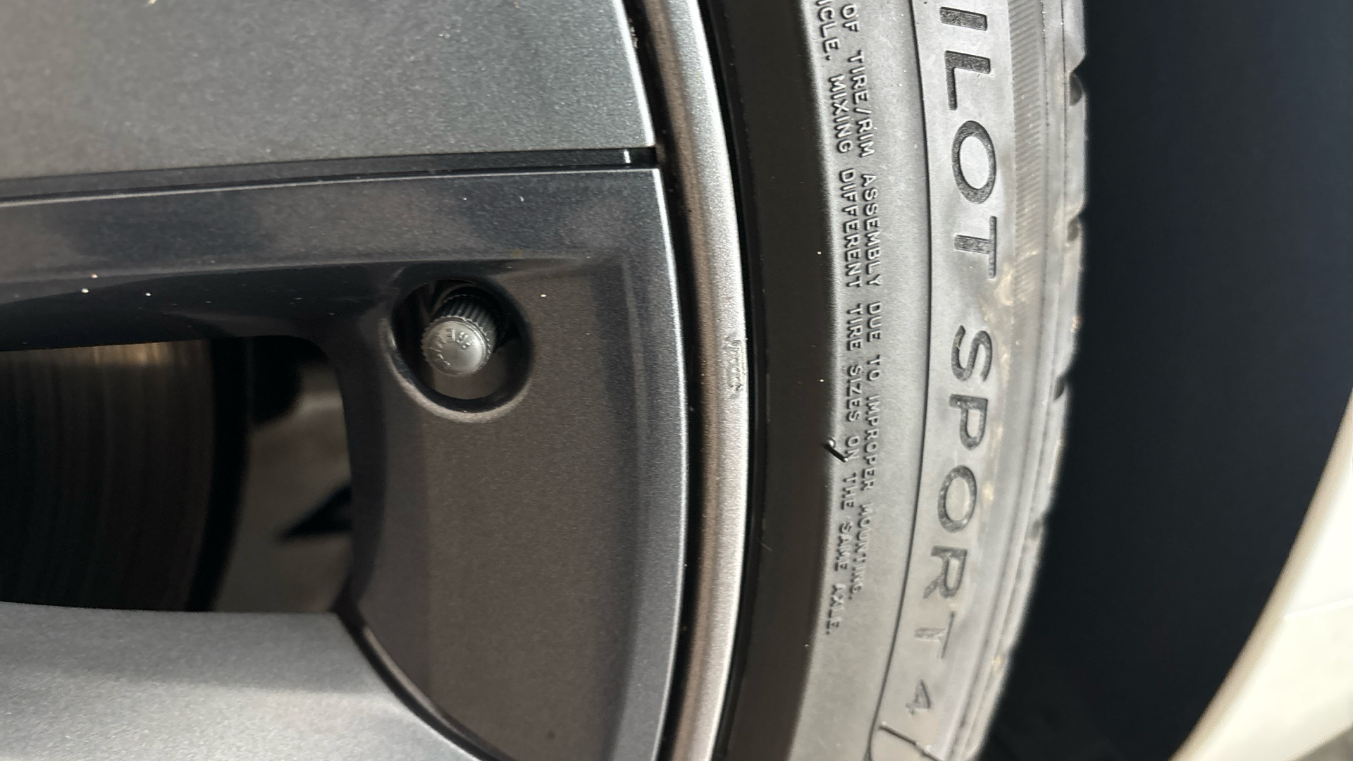 4020769 Long Range AWD 4dr Auto