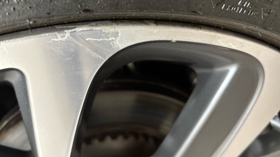 JAGUAR I-PACE scratches