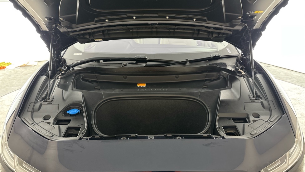 JAGUAR I-PACE Image 16