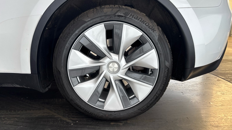 TESLA MODEL Y Image 18