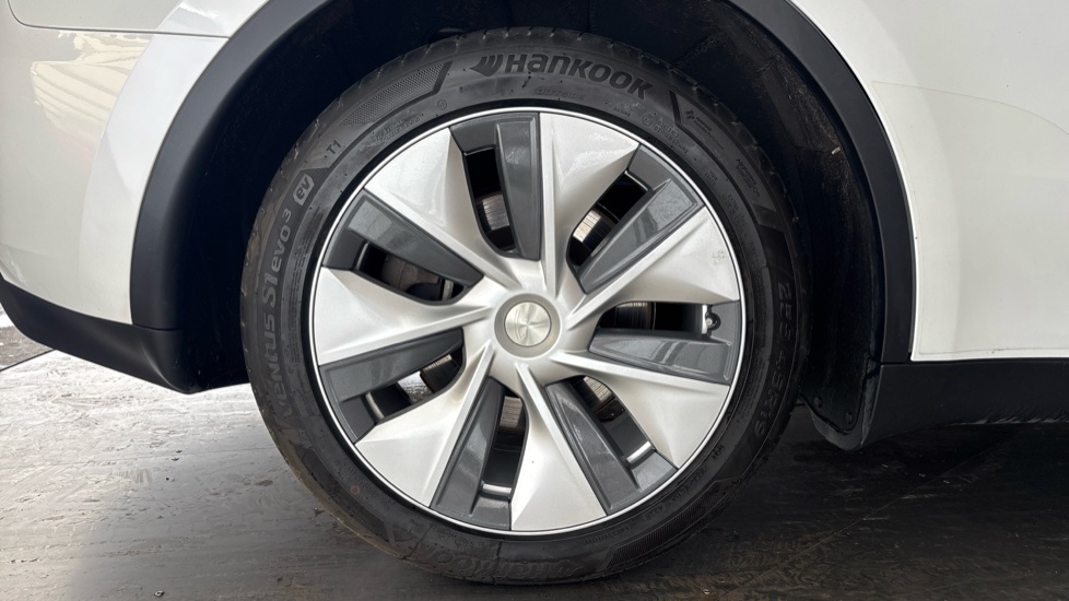 TESLA MODEL Y Image 19