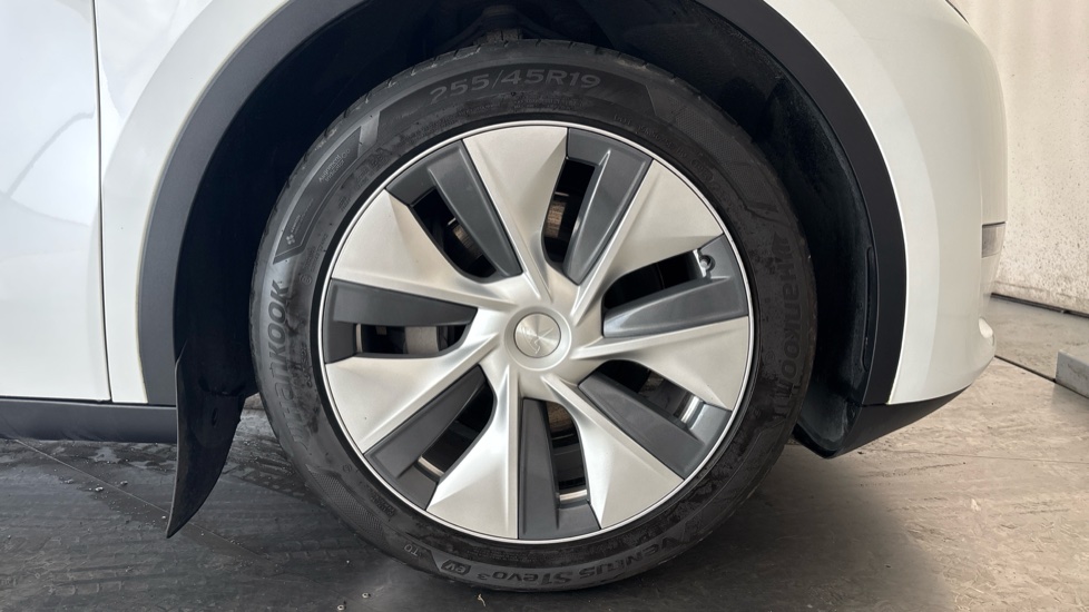 TESLA MODEL Y Image 20