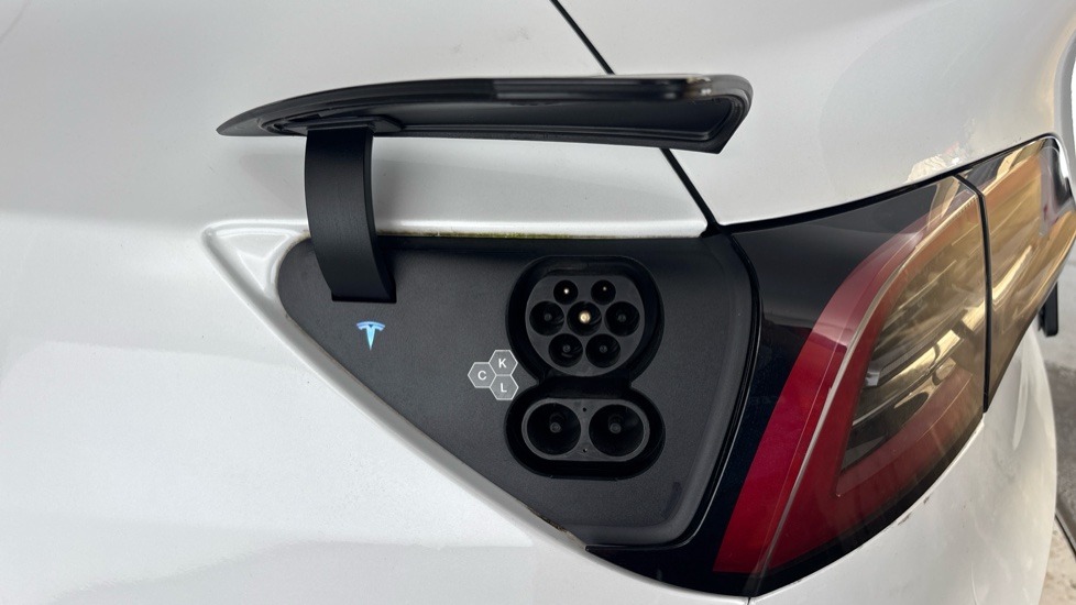 TESLA MODEL Y Image 21