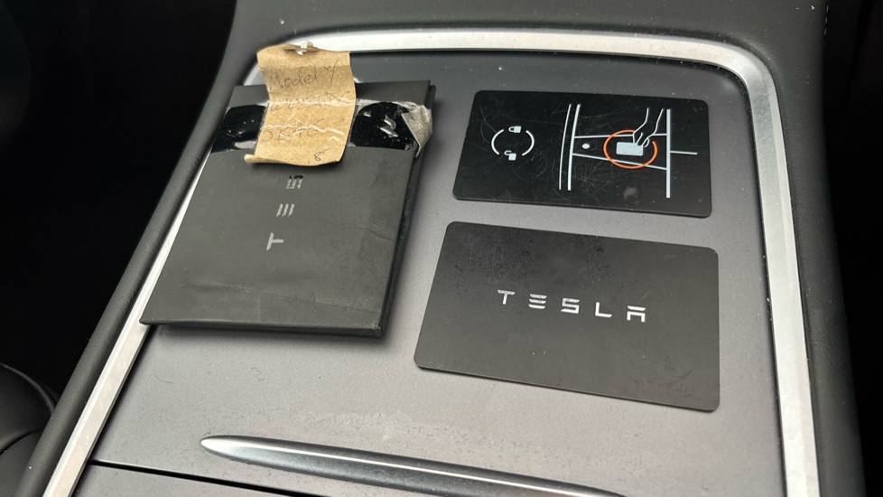 TESLA MODEL Y 2 keys available