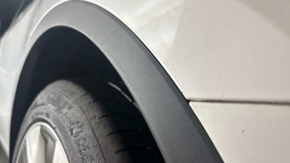 TESLA MODEL Y Scuff