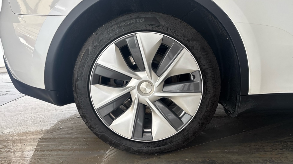 TESLA MODEL Y Image 19