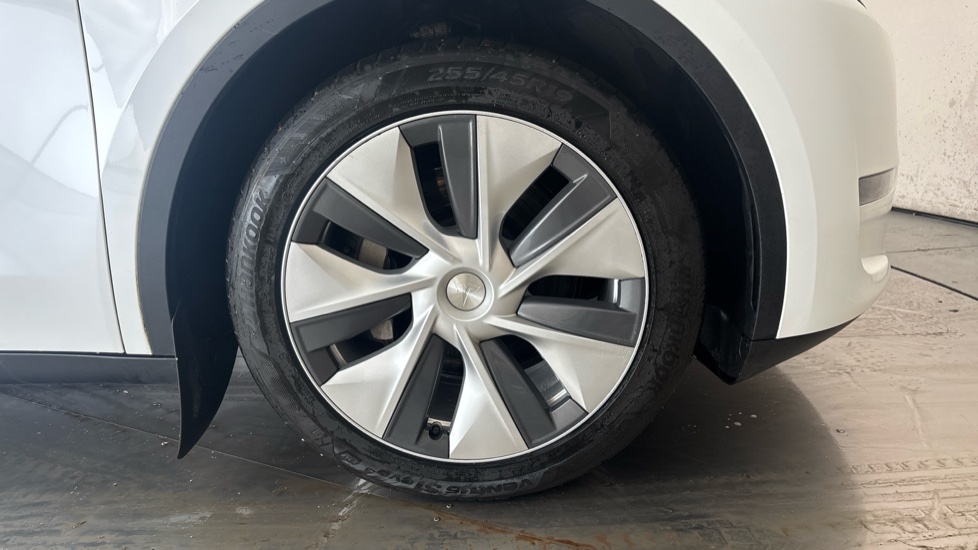 TESLA MODEL Y Image 20