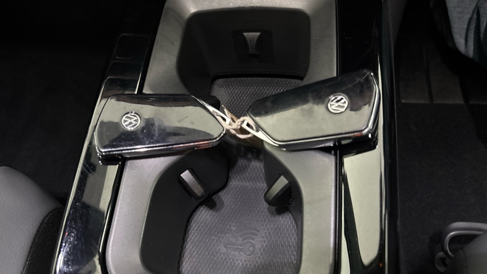 VOLKSWAGEN ID.4 2 keys