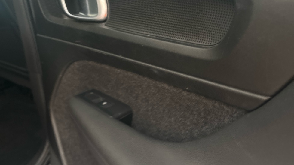 VOLVO C40 scratches