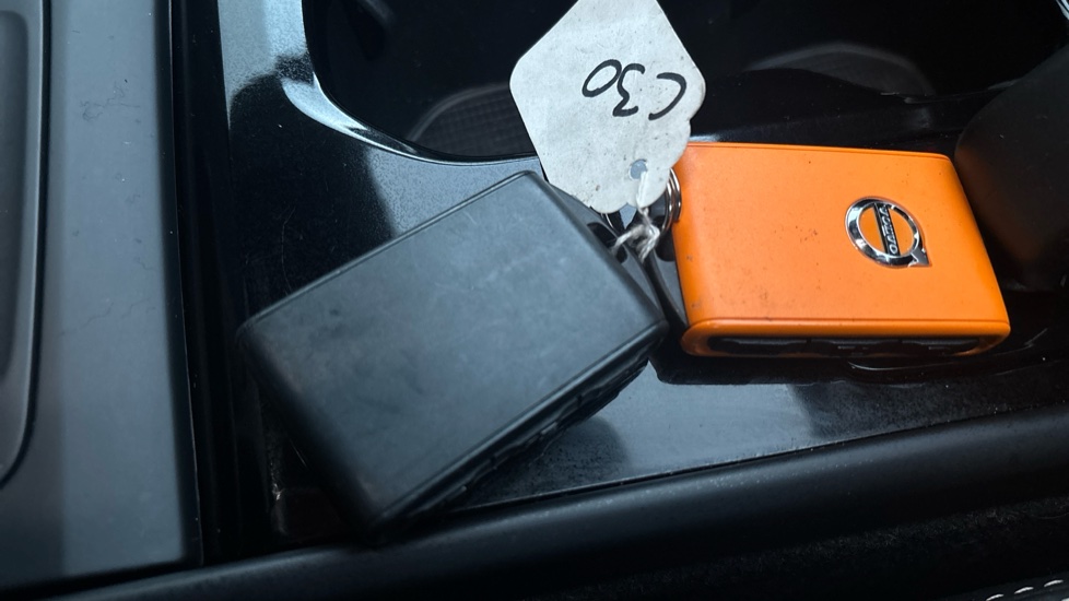 VOLVO C40 2 keys