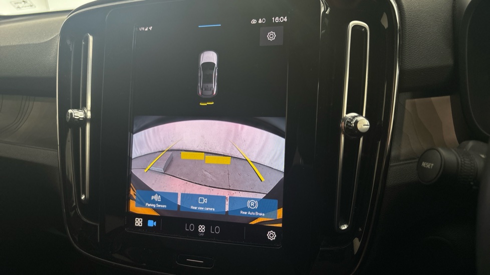 VOLVO C40 reverse camera