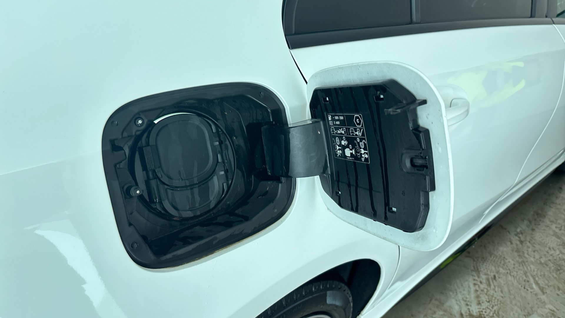 4020647 A250e AMG Line 4dr Auto