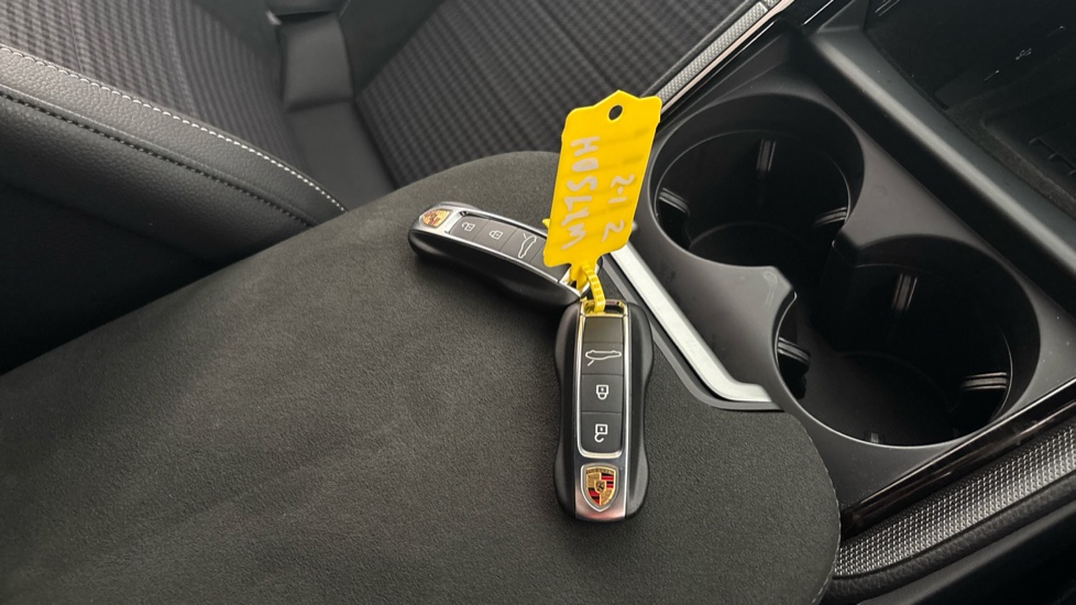 PORSCHE PANAMERA 2 keys available