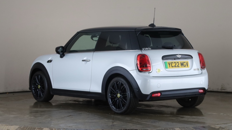 MINI HATCHBACK Image 3